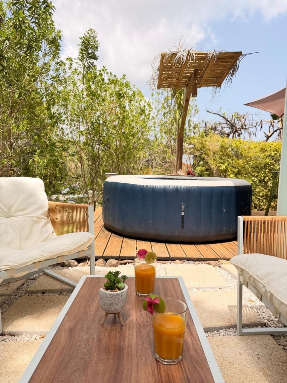 Natural landscape, Garden, Balcony/Terrace, Living room, Seating area, Garden view