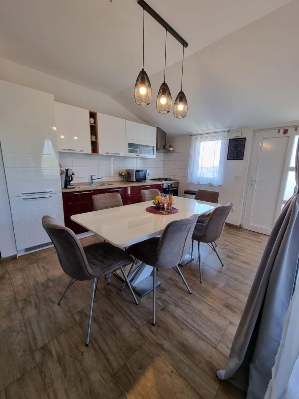 Kitchen or kitchenette, Dining area, minibar