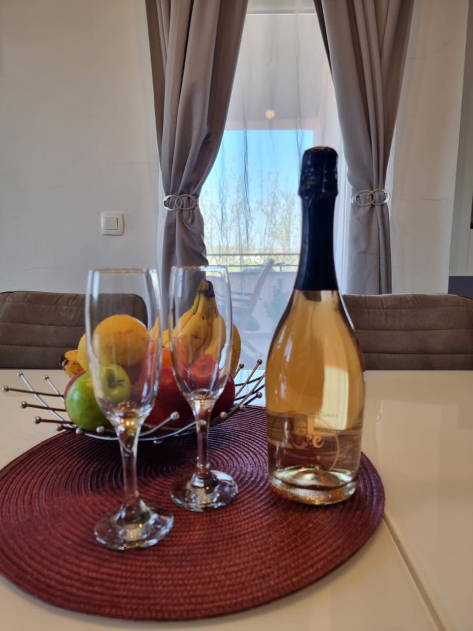 Food and drinks, Dining area, Food, Drinks, Alcoholic drinks