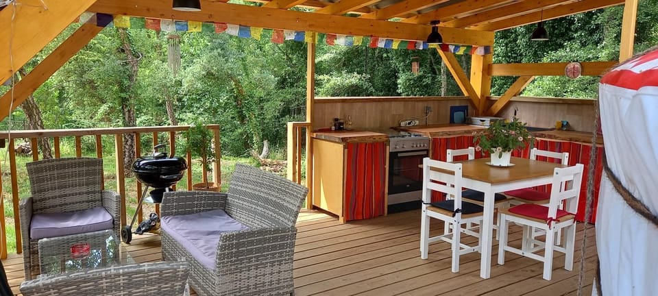 Yourte indépendante en pleine nature, proche d'Ajaccio Luxury tent in Corsica