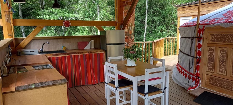 Yourte indépendante en pleine nature, proche d'Ajaccio Luxury tent in Corsica