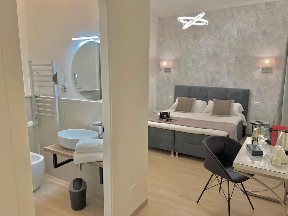 Patio, Bed, Photo of the whole room, Bedroom, Guests, internet, locker, safe