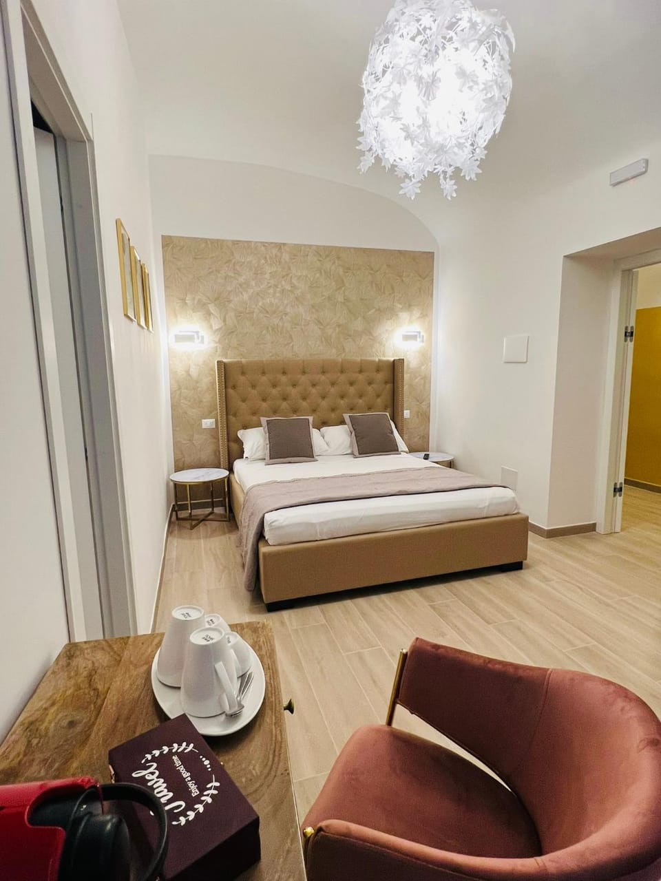 Bed, Photo of the whole room, Bedroom