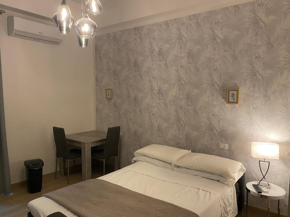 Bed, Photo of the whole room, Seating area, Bedroom, air conditioner