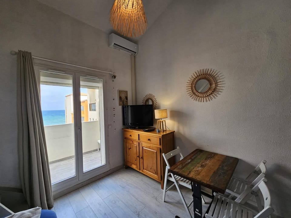 TV and multimedia, Living room, air conditioner