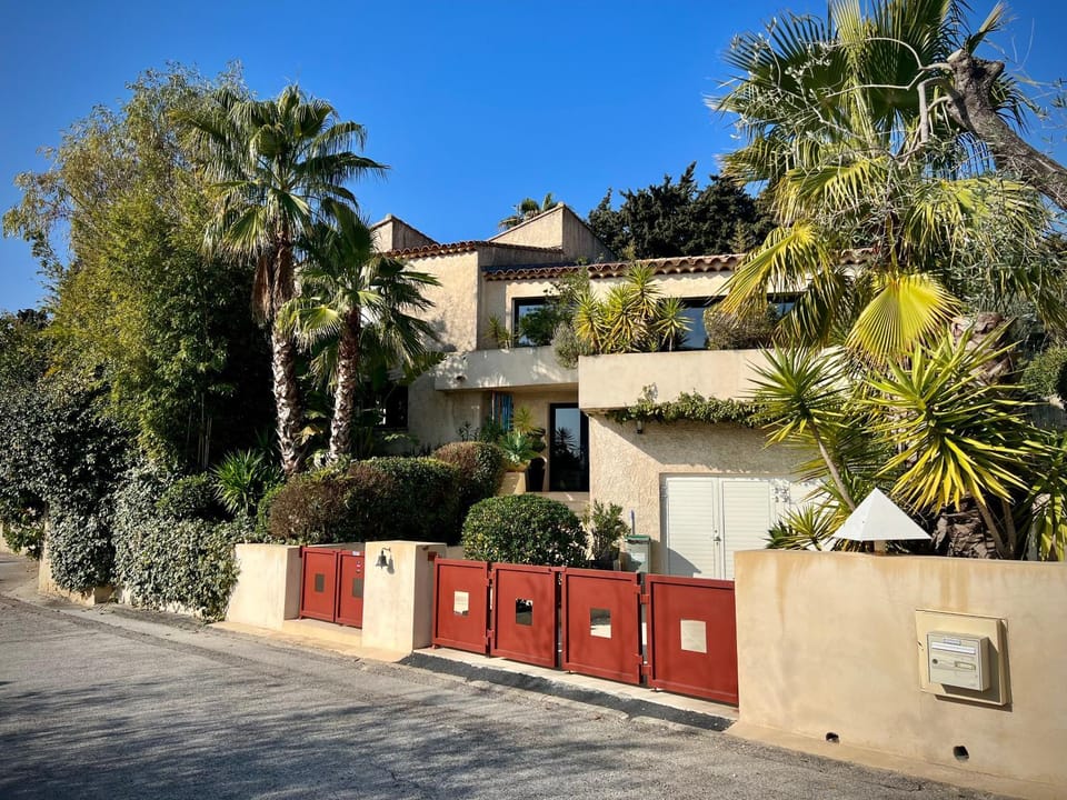 Property building, Day, Garden, Garden view