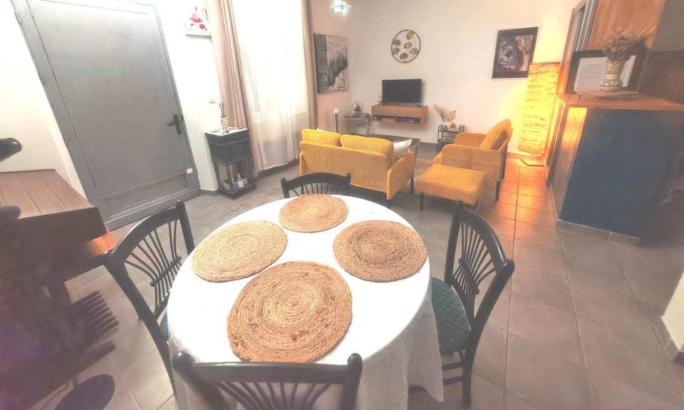 L'Empire D'Essences Appartement Apartment in Valréas
