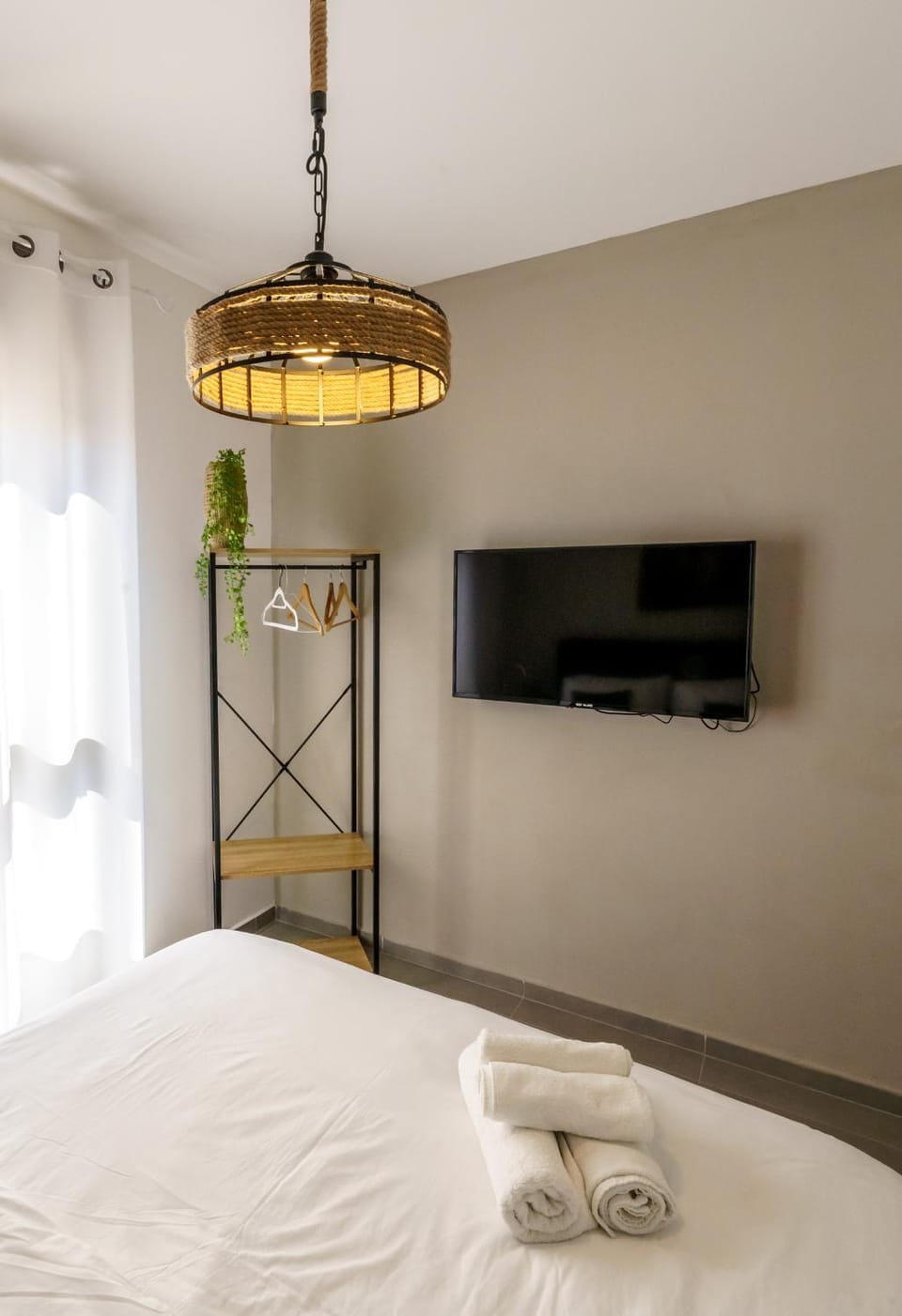 Photo of the whole room, Bedroom
