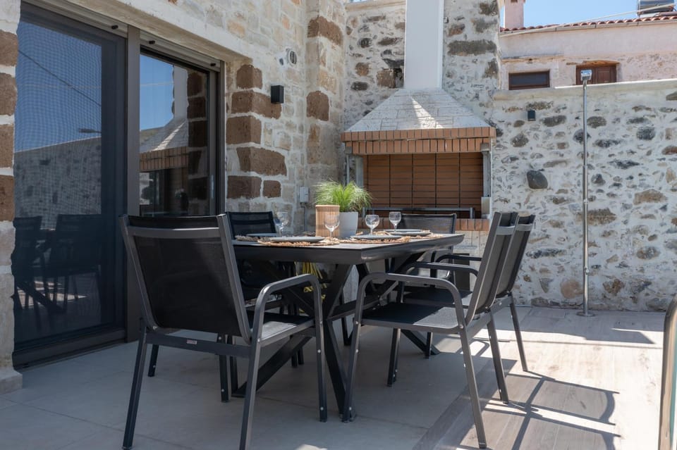 Patio, Day, BBQ facilities, Dining area