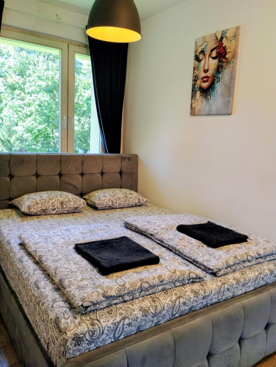 Bed, Bedroom, towels