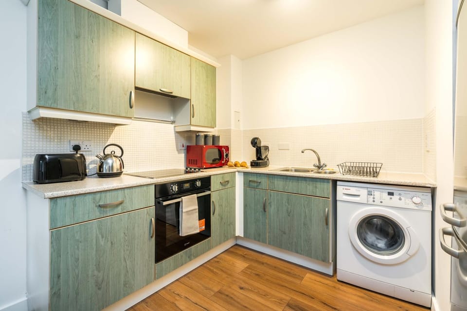 Direct Tube Links to Central London , Walk to Station one bedroom flat in Greater London, ID required Apartment in London Borough of Ealing
