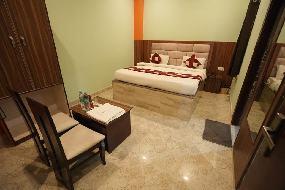 Bathroom, TV and multimedia, fireplace, air conditioner
