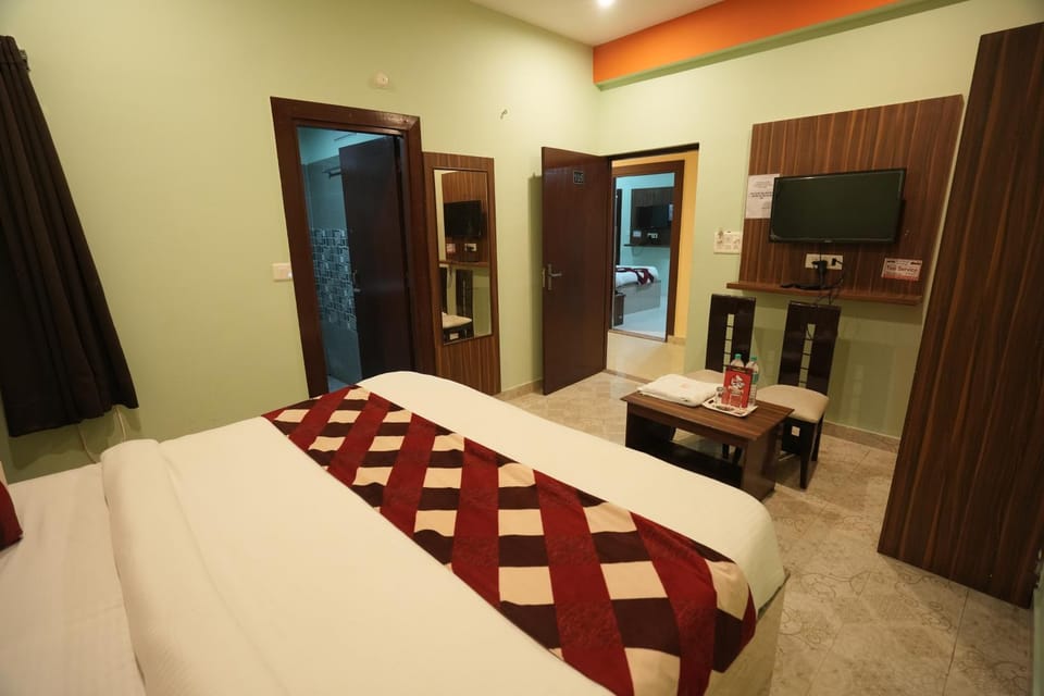 Bathroom, TV and multimedia, fireplace, air conditioner
