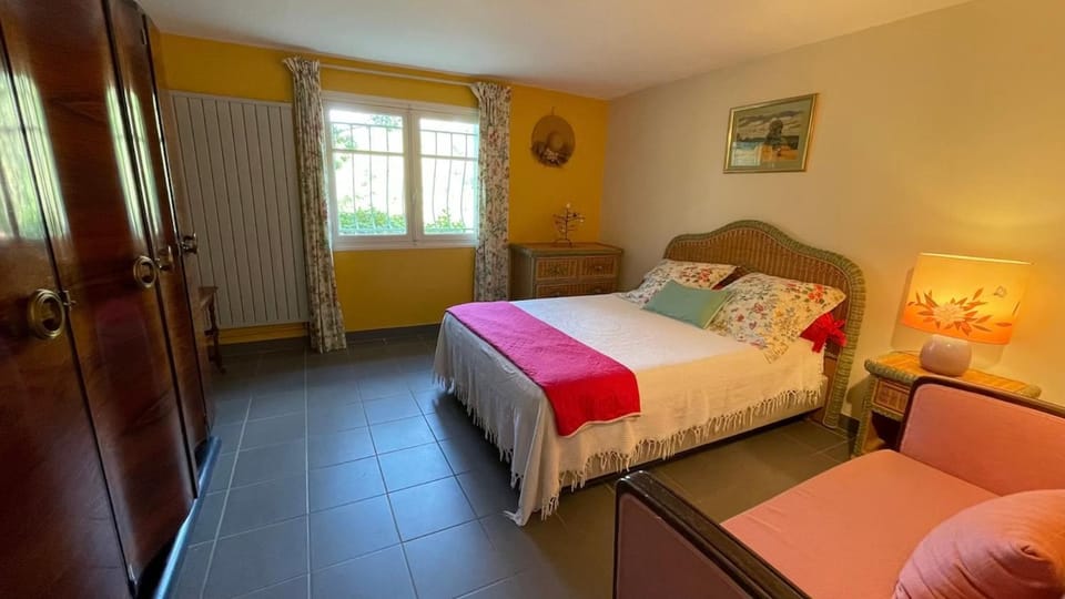 Bed, Night, Photo of the whole room, Bedroom