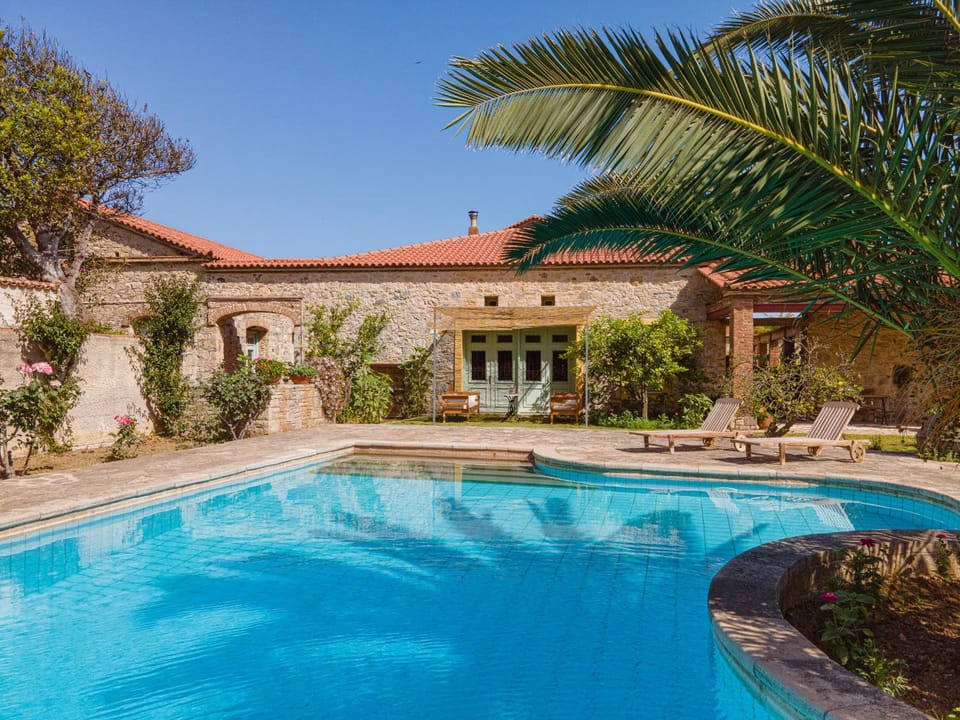 Property building, Day, Pool view, Swimming pool