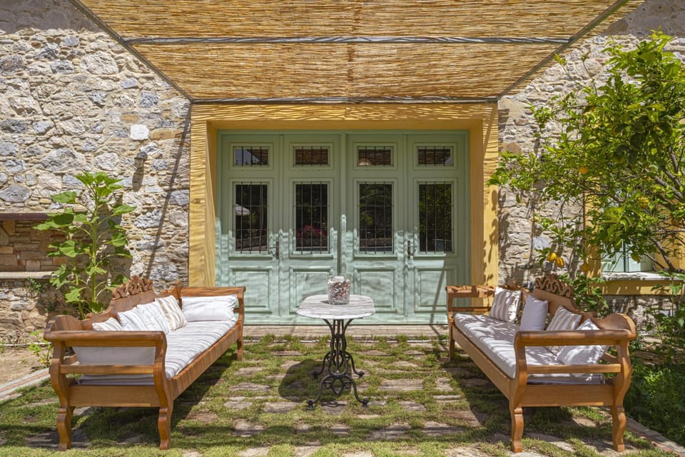 Day, Seating area, Dining area