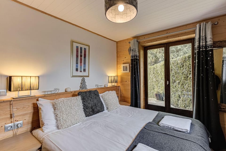 Apartment Cry, Alpes Agency, Central Chamonix, sleeps 2-4 Apartment in Chamonix