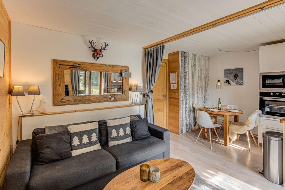 Apartment Cry, Alpes Agency, Central Chamonix, sleeps 2-4 Apartment in Chamonix