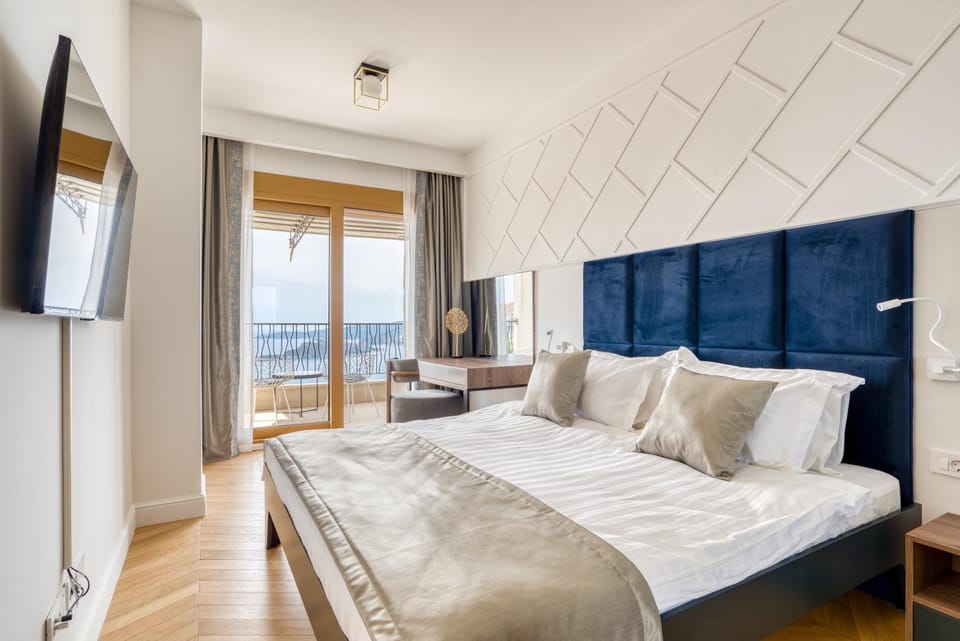 Bed, Bedroom, Sea view