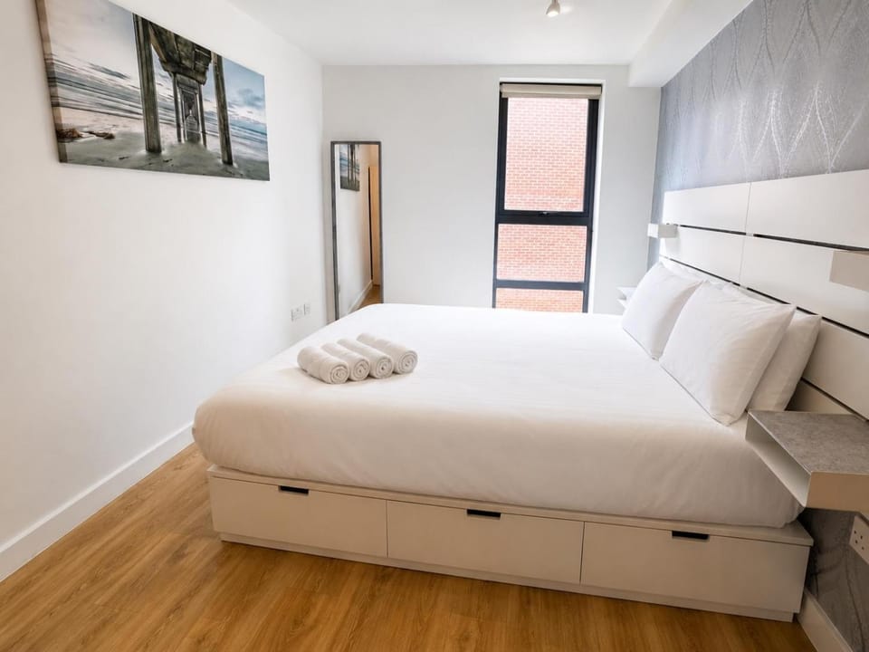Bed, Photo of the whole room, Bedroom