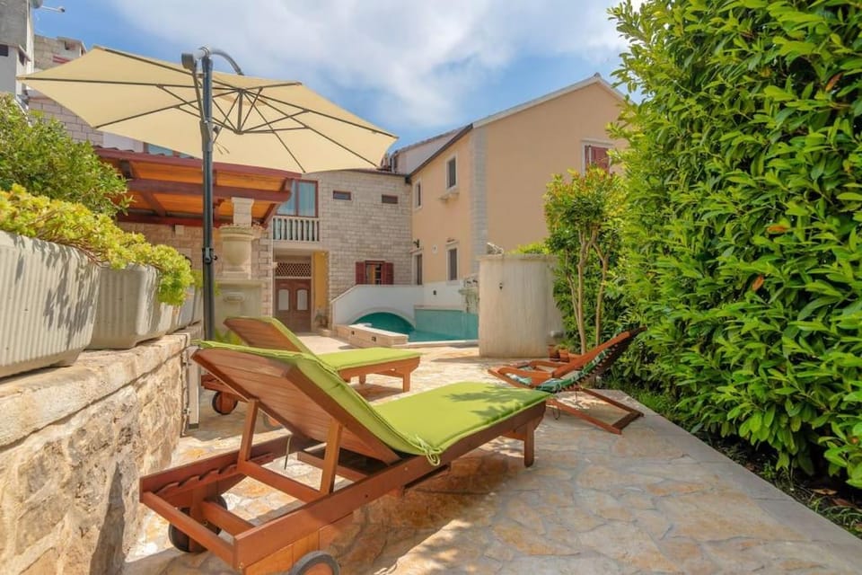 Patio, Balcony/Terrace, sunbed