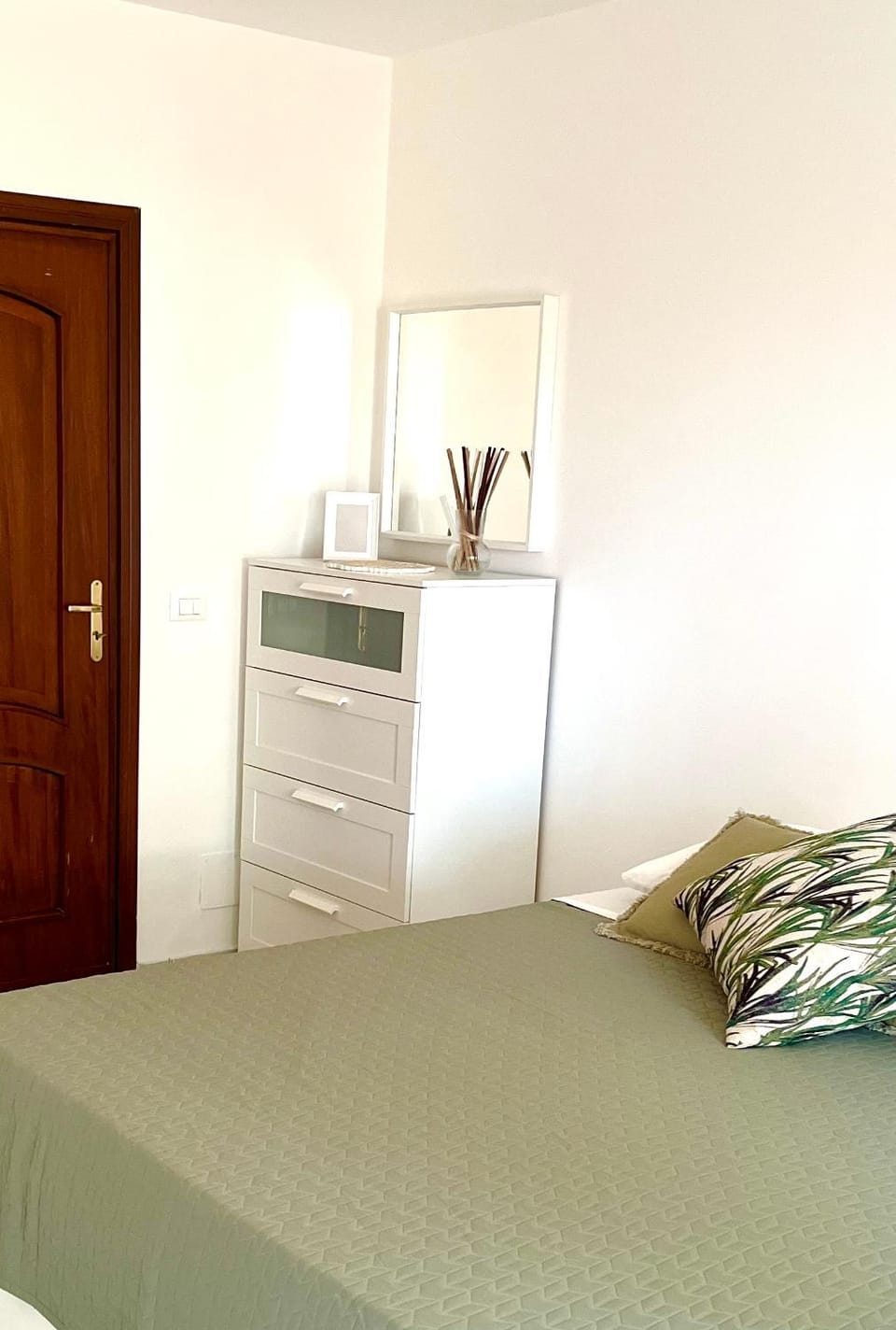 Bed, Photo of the whole room, Bedroom, wardrobe