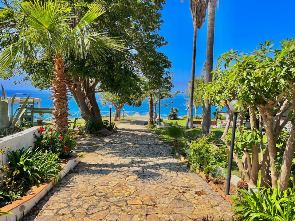 Garden, Sea view