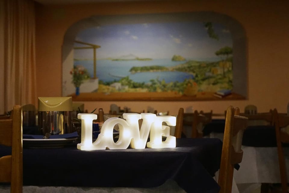 Coffee/tea facilities, Lounge or bar