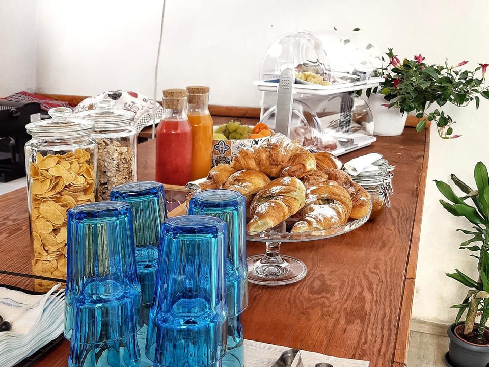 Breakfast, Continental breakfast, Buffet breakfast, Italian breakfast