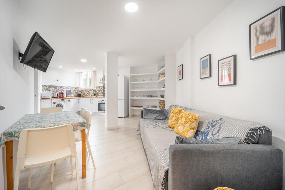 A terrace with sea view, 2 bedrooms apartment in Benalmadena Apartment in Benalmadena