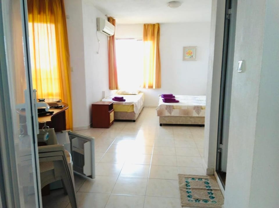 Photo of the whole room, air conditioner