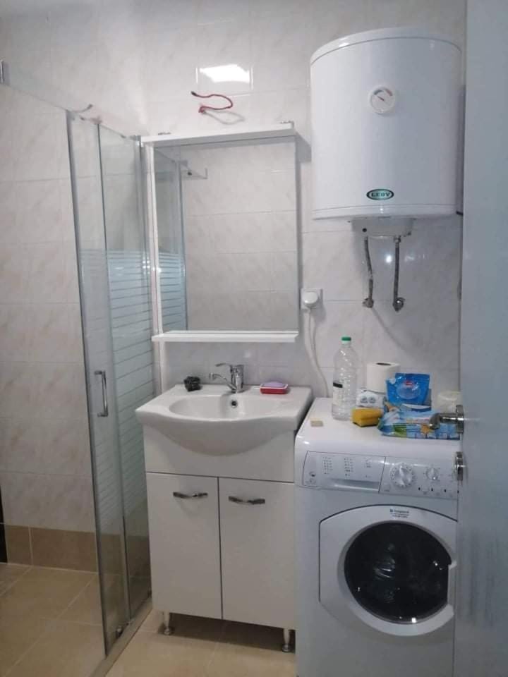 Shower, Bathroom, washing machine, dryer