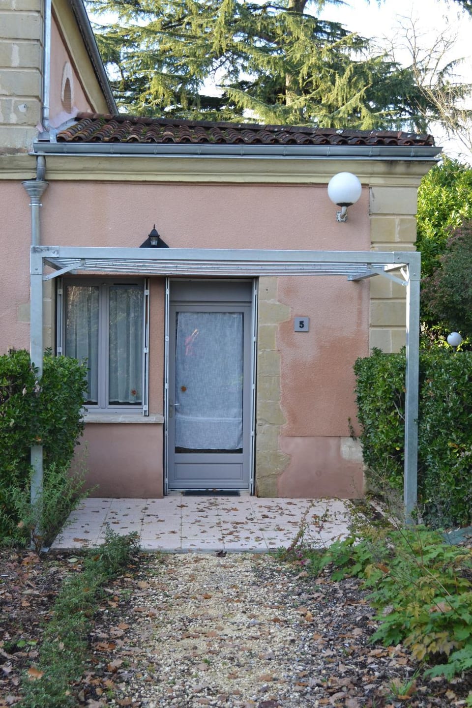 Facade/entrance