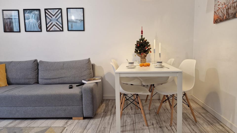 Coffee/tea facilities, Living room, Seating area, Dining area