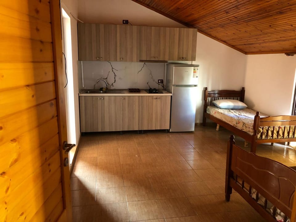 Bed, Kitchen or kitchenette, Bedroom