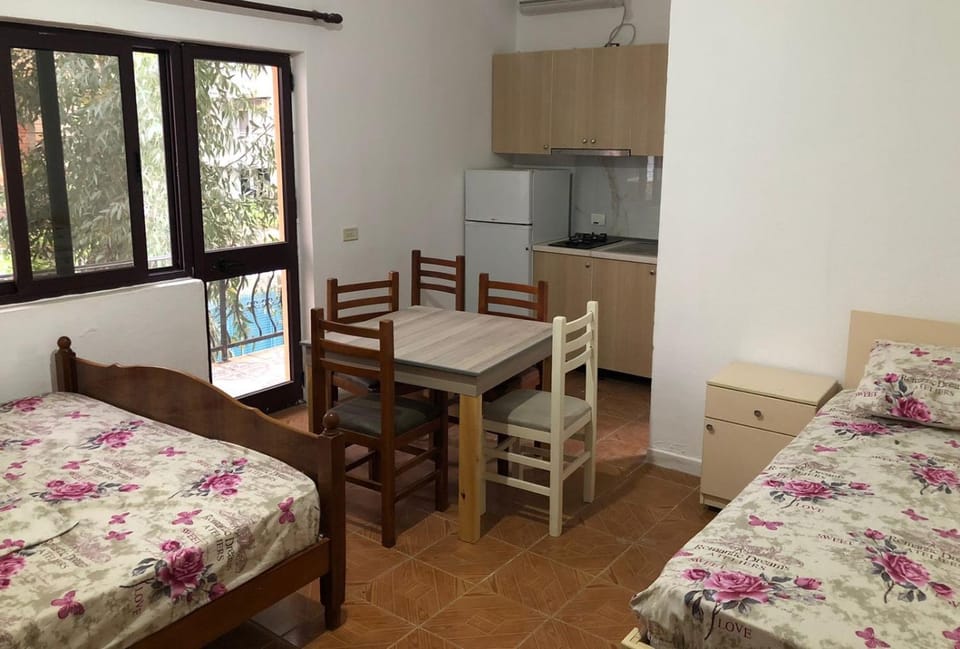 Bed, Kitchen or kitchenette, Photo of the whole room