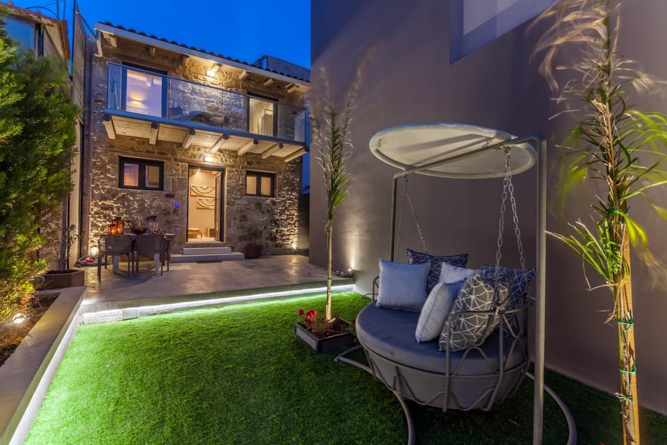 Property building, Patio, Patio, Balcony/Terrace, Balcony/Terrace, hair dresser, sunbed