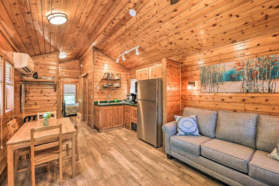 Family-Friendly Cabin ~ 5 Mi to Dtwn New Bern Cabin in New Bern