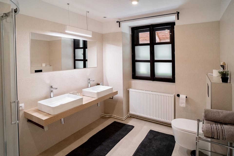 Toilet, Bathroom, towels