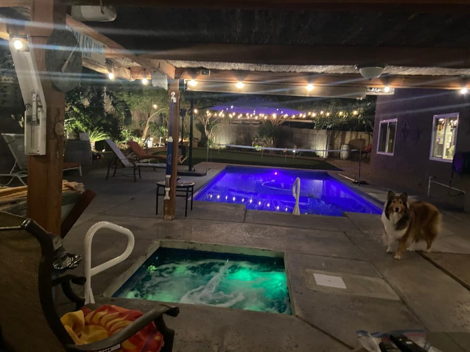 Tropical Tommy Bahama family retreat House in Riverside