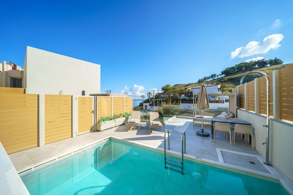 Day, View (from property/room), Balcony/Terrace, Pool view, Swimming pool, sunbed