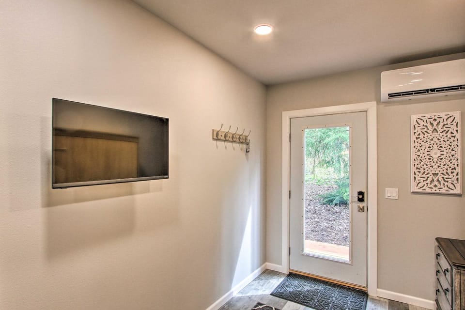 Steps to Foothills Trail: Unique Carbonado Studio Apartment in Washington