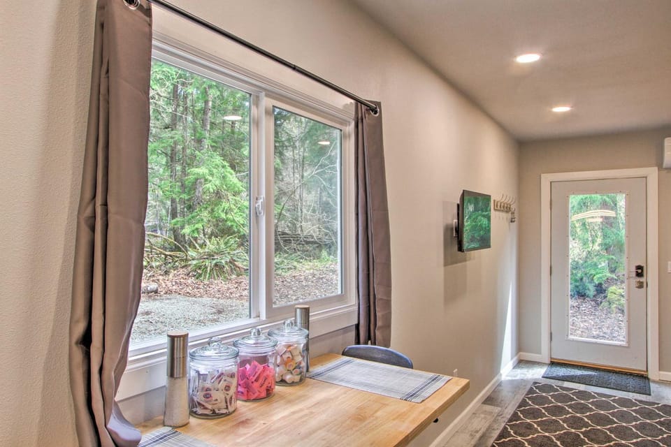 Steps to Foothills Trail: Unique Carbonado Studio Apartment in Washington