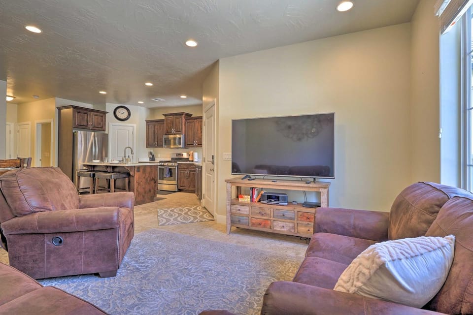 Blue Sky Get-a-Way Townhome with Patio, Grill House in Washington