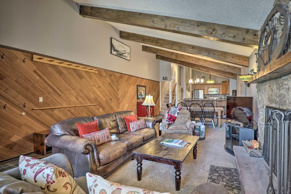 Upscale Avon Condo w/ Balcony & Mountain View! House in Avon