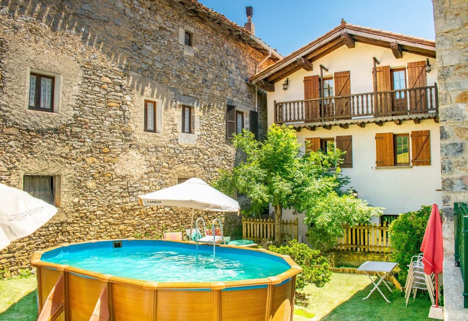 Amplia casa rural en el corazón del valle Ulzama Chalet in Navarre