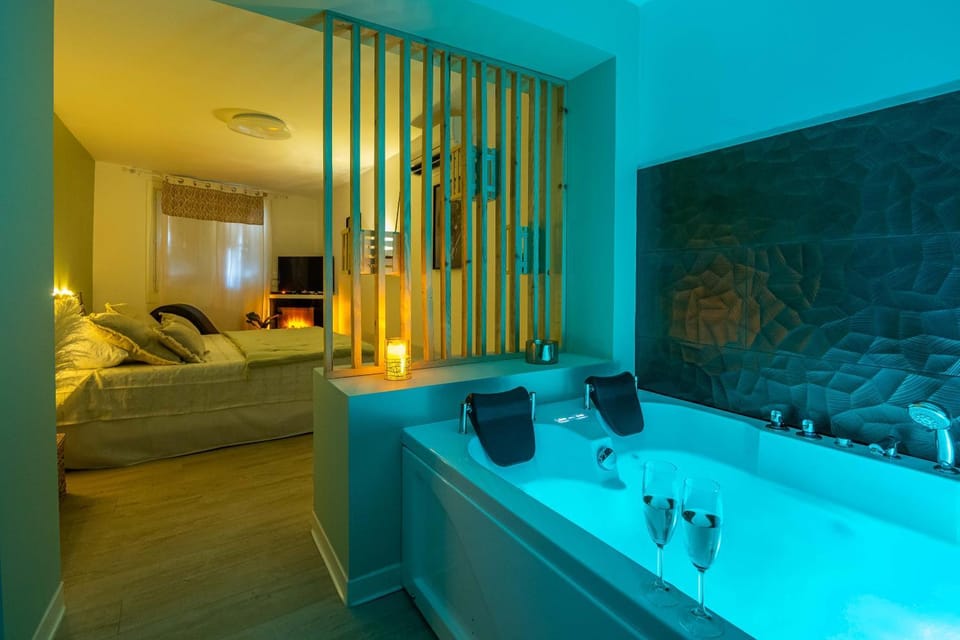 Bed, Bathroom, Bedroom