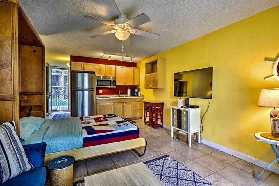 NAUTICAL THEME GARDEN VIEW STUDIO - KONA ISLANDER INN CONDOS condo Apartment in Holualoa