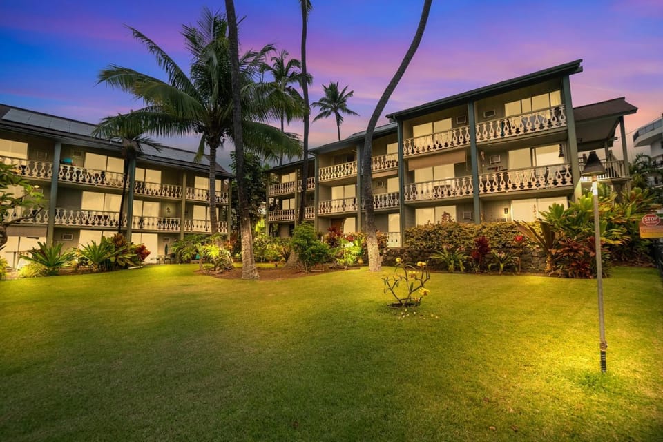 NAUTICAL THEME GARDEN VIEW STUDIO - KONA ISLANDER INN CONDOS condo Apartment in Holualoa