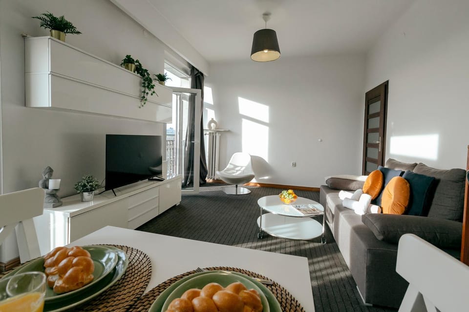 Plac Konstytucji 6 Orange - Apartament dla 4 osób - Bezpłatny parking - Free parking - piękny widok na panoramę Warszawy Apartment in Warsaw